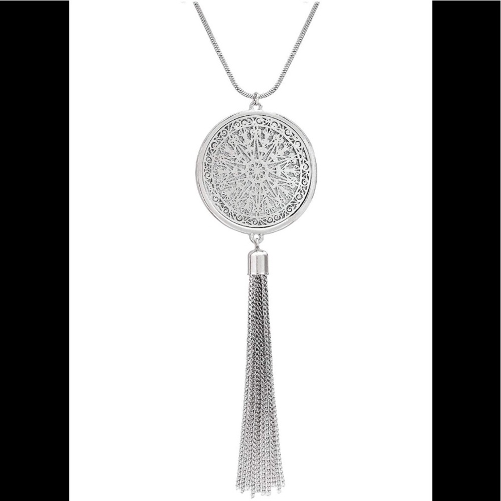 DISK TASSEL PENDANT NECKLACE Silver Tone NWT ❤️🎁